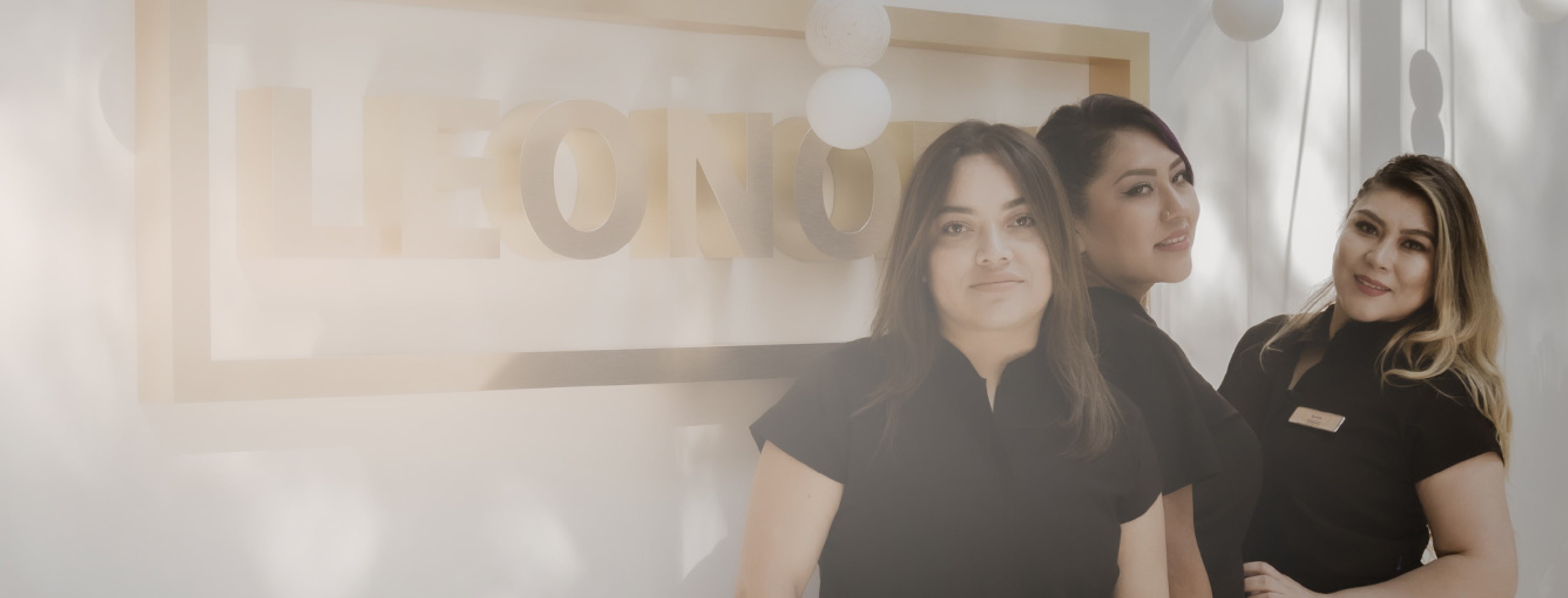 Salón de Belleza Profesional Leonora Studio